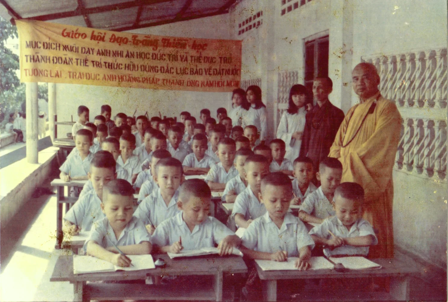 MIỀN NAM CHỐN TỔ